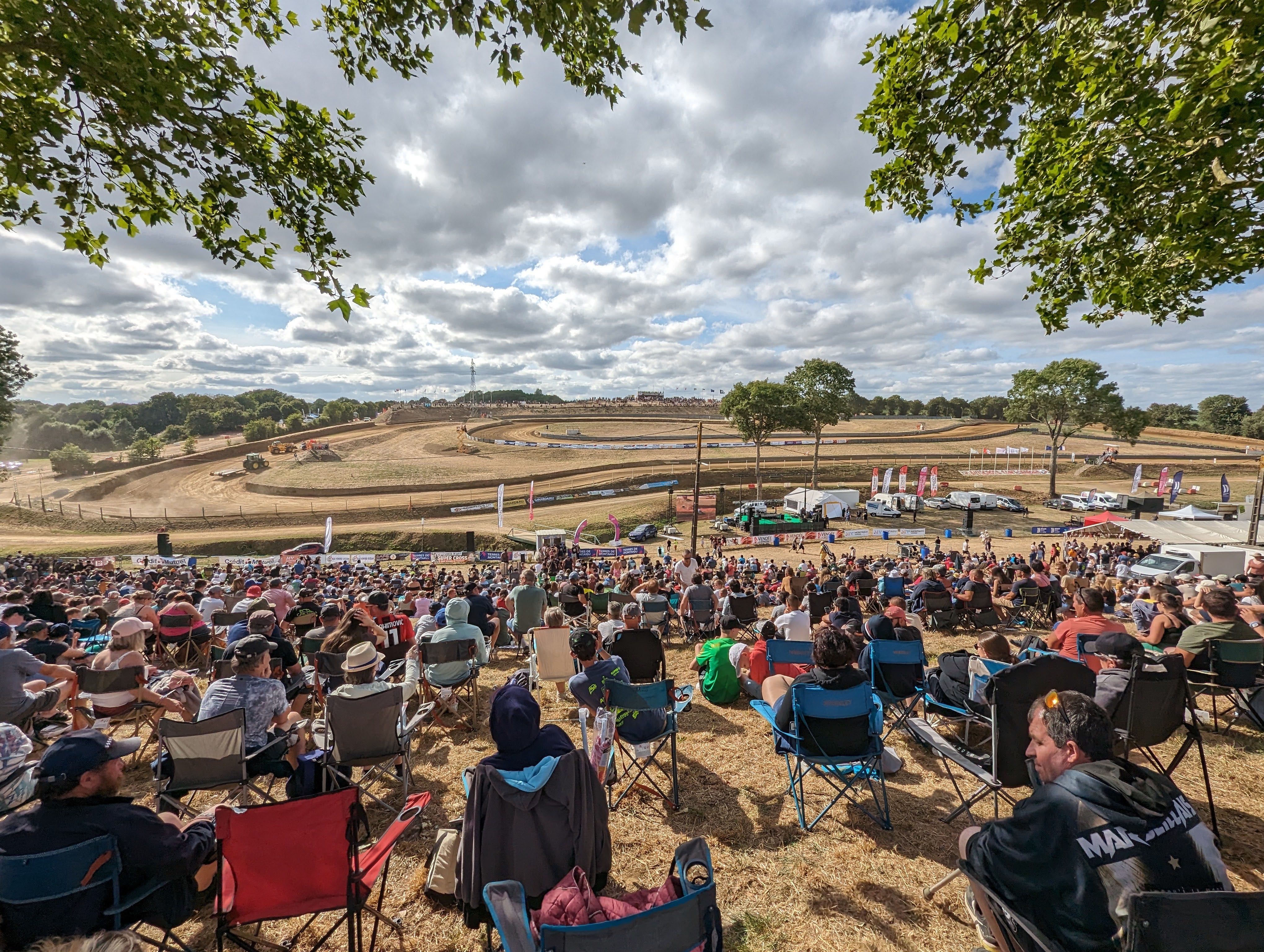 https://www.autocross-stgeorges.fr//upload//PHOTOS/ANNEE 2024/L'ambiance à Saint Georges/PXL_20230722_161459826.jpg